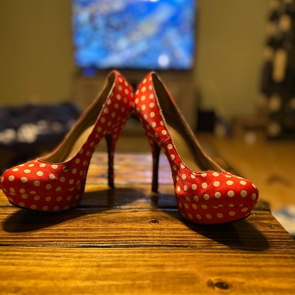 Red polkadot heels - Picture 4 of 4